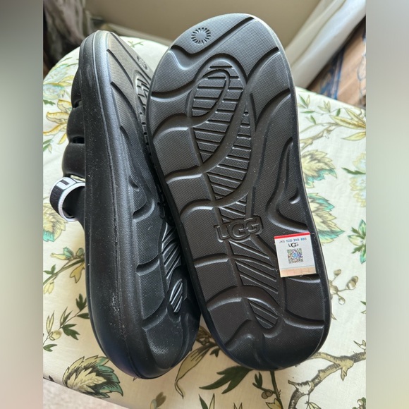 UGG Black Size 10 Sport Yeah Sandals new soft flexible adjustable back strap - Picture 7 of 9